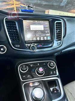 کرایسلەر 200